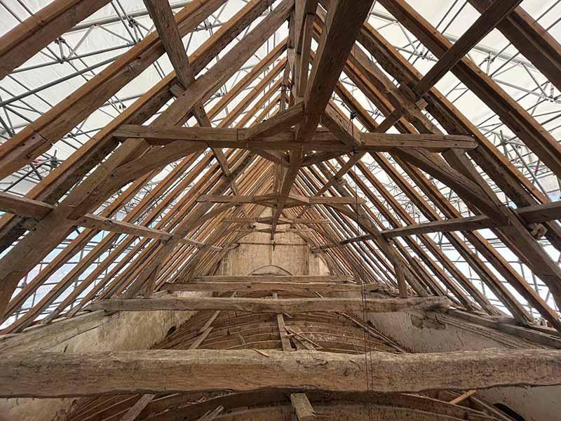 Structure bois charpente de la nef
